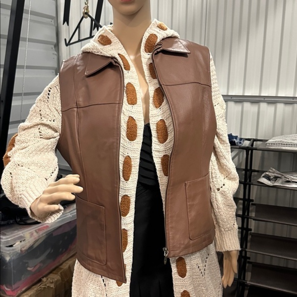 Lisa International women’s Brown genuine Leather Vest with front zipper size M